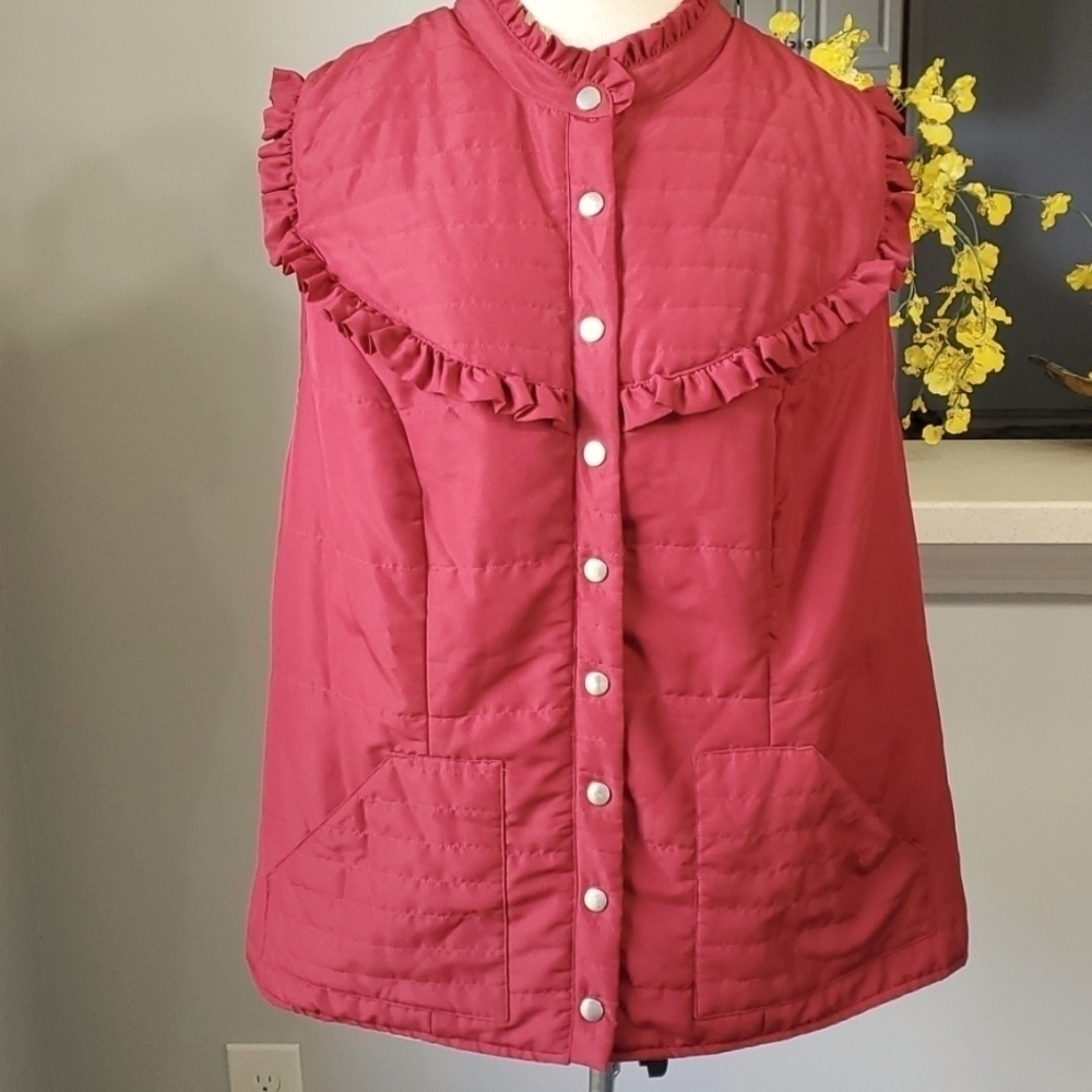I.N. STUDIO VEST,  lightweight quilted. Red size 1X cool‎ weather 2 pockets.